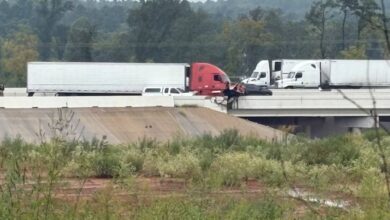 حادث مروع يغلق طريقًا سريعًا في تكساس: 17 إصابة في تصادم شمل عدة مركبات 5 0 179