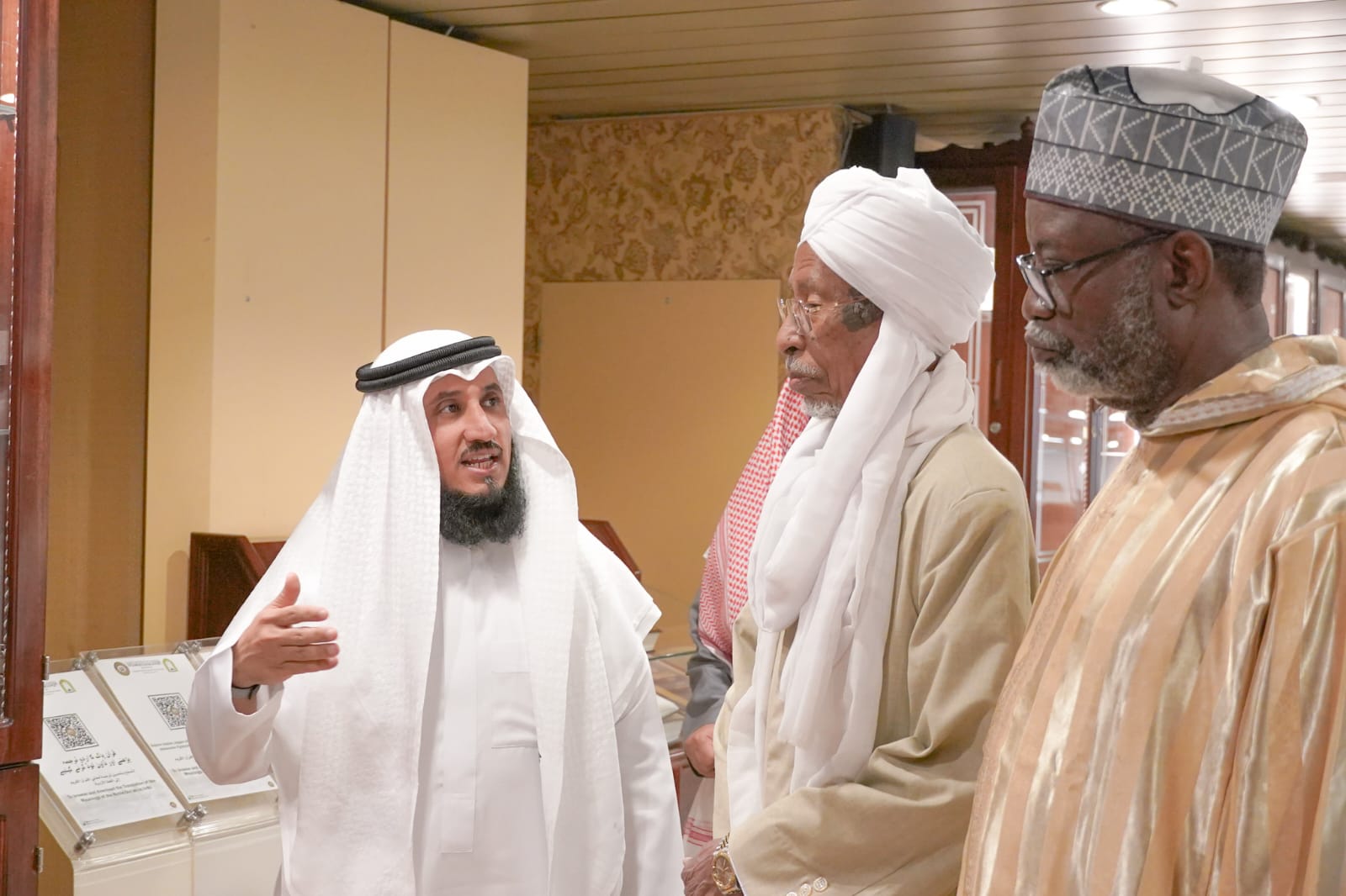 مجمع الملك فهد لطباعة المصحف الشريف يستقبل رئيس المجلس الأعلى للشؤون الإسلامية بجمهورية تشاد 1 0 2979