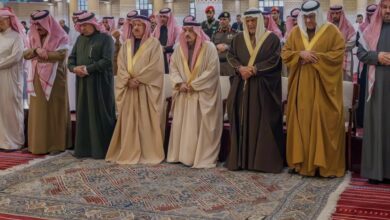 أمير الرياض يؤدي صلاة الميت على سمو الأميرة هند بنت سعود 2 0 3008