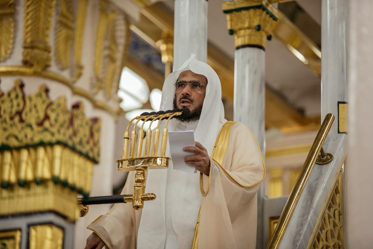 خطيب المسجد النبوي الشيخ عبد الباري الثبيتي: العمل في الإسلام للموظف ارتقاء وإتقان وعبودية صادقة 1 0 3057