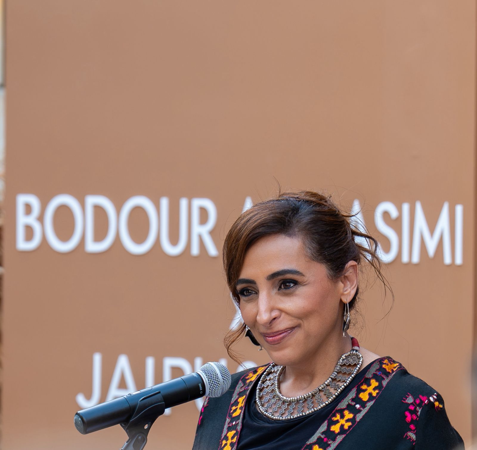 بدور القاسمي وسجاد "جايبور" يطلقان مجموعة "همسات الصحراء" في بيت اللّوال 1 0 3073