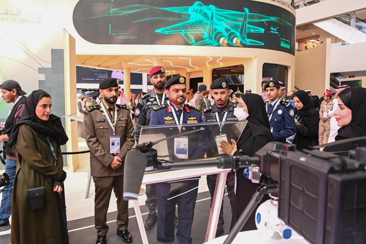 الدفاع المدني يستعرض أحدث تقنياته وخططه الميدانية في معرض الدفاع العالمي 1 0 3094