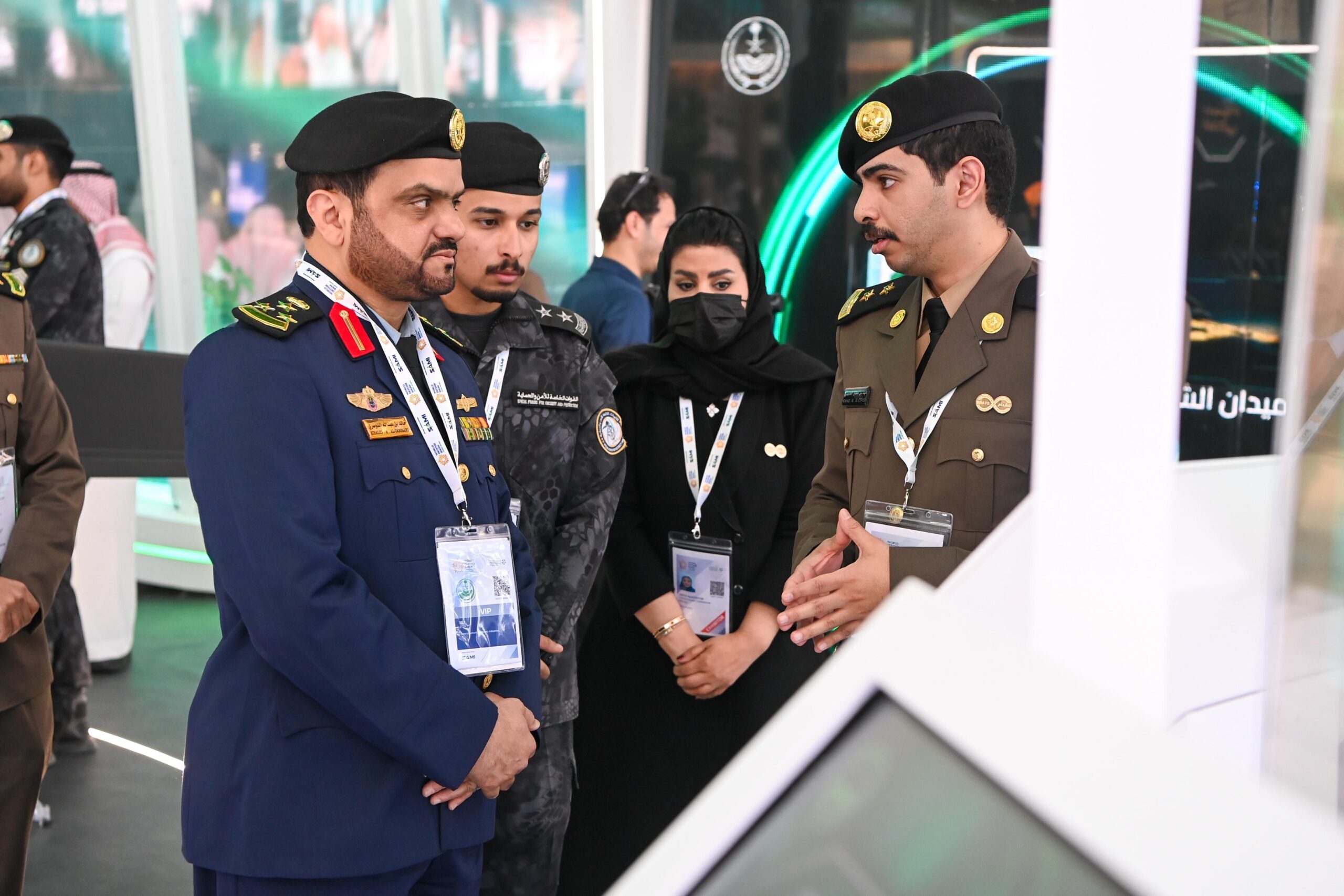 نائب قائد القوات الخاصة للأمن والحماية يزور معرض الدفاع العالمي 2026م 1 0 3096 scaled