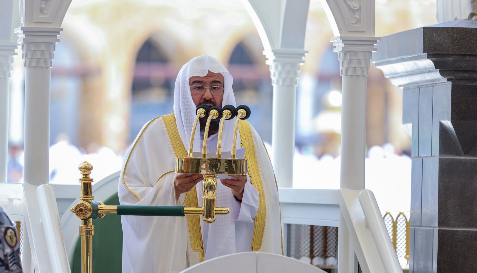 استجابةً لتوجيهات خادم الحرمين الشريفين: "السديس" يحثّ على أداء صلاة الاستسقاء يوم غدٍ الخميس 1 0 3098