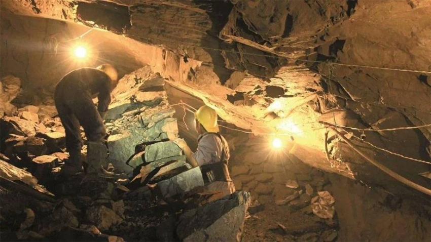 فاجعة في غينيا.. مقتل 11 شخصاً إثر انهيار منجم ذهب "عشوائي" شرقي البلاد 1 0 3109