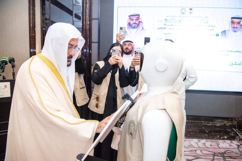 آل الشيخ يدشن برامج خادم الحرمين لتوزيع المصاحف والتمور وتفطير الصائمين 1 0 3119