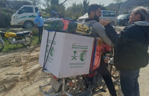 استجابةً لنداء الإنسانية.. "مركز الملك سلمان" يغيث العائلات المتضررة من السيول في إدلب السورية 1 0 3129