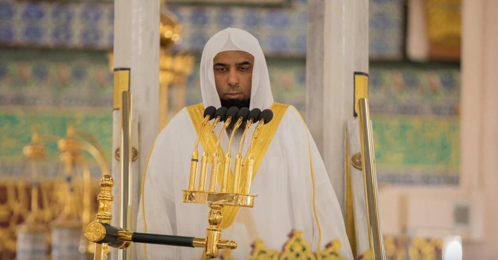 خطيب المسجد النبوي يحذّر من تفريغ الصيام من مقصده بالتهاون في الكبائر وحقوق الناس 1 0 3135