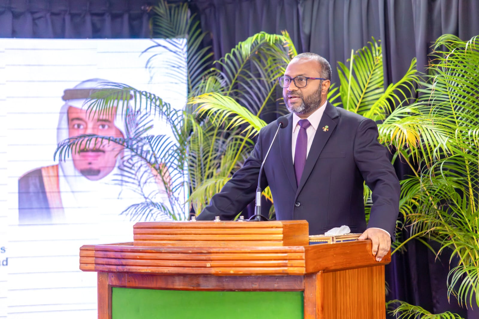 وزير الشؤون الإسلامية بالمالديف: مبادرات خادم الحرمين الشريفين تجسّد عمق الأخوّة الإسلامية وتعزّز قيم التكافل بين الشعوب 1 0 3151