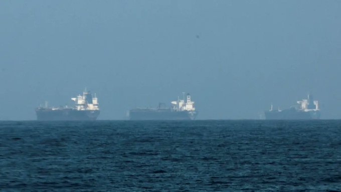 الحرس الثوري الإيراني يعلن استهداف ناقلة نفط في مضيق هرمز بطائرة مسيّرة 1 0 3172