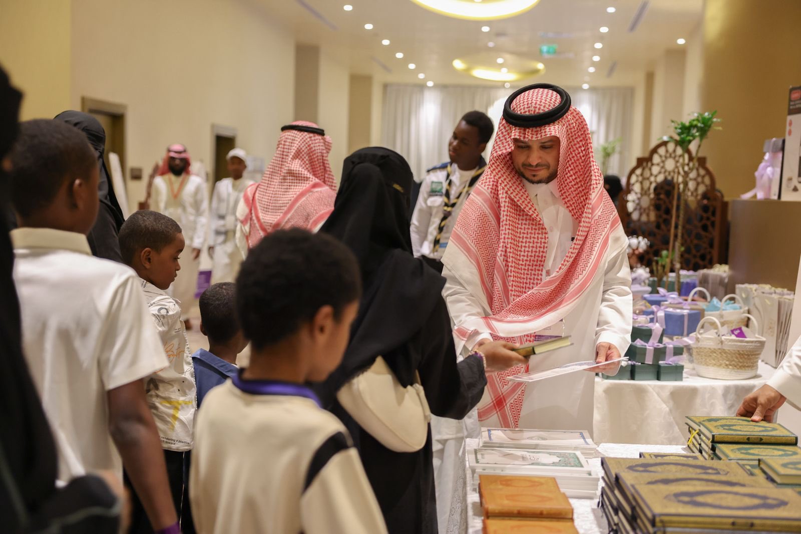 وزارة الشؤون الإسلامية تشارك بركن تعريفي في مبادرة «ما مثلك وطن» بمكة المكرمة 1 0 3185