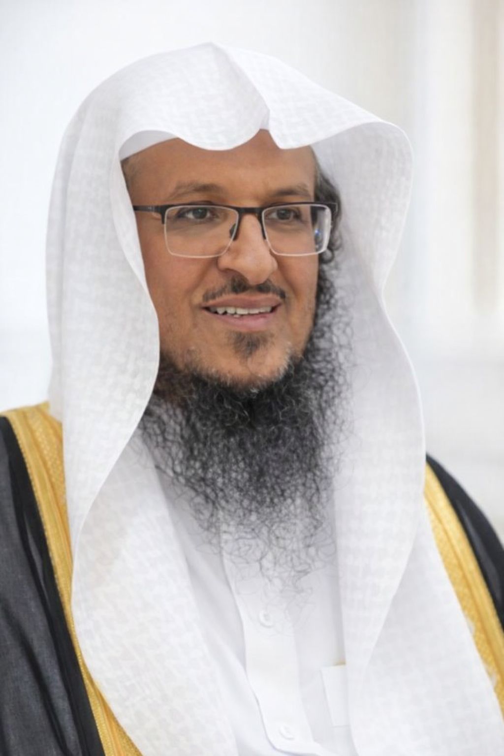 الشيخ عبدالعزيز بن سليمان بن نوفل يصدر كتابه «أسباب الشفاء» بعد مسيرة علمية وتجربة تتجاوز 32 عاماً في الرقية الاحتسابية 1 0 3192