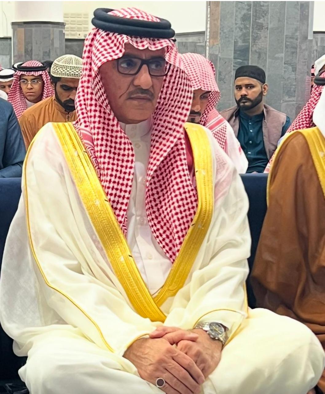 رئيس مركز ينبع النخل بندر بن نايف بن راجح يتقدم المصلين بصلاة عيد الفطر المبارك 1 0 3209