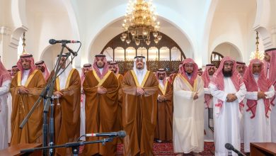 نائب أمير الرياض يؤدي صلاة الميت على عبدالرحمن بن صالح الشثري -رحمه الله- 4 0 45