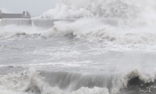 العاصفة “ويبا” تهدد هونج كونج.. أعلى مستوى تحذير 1 0 78