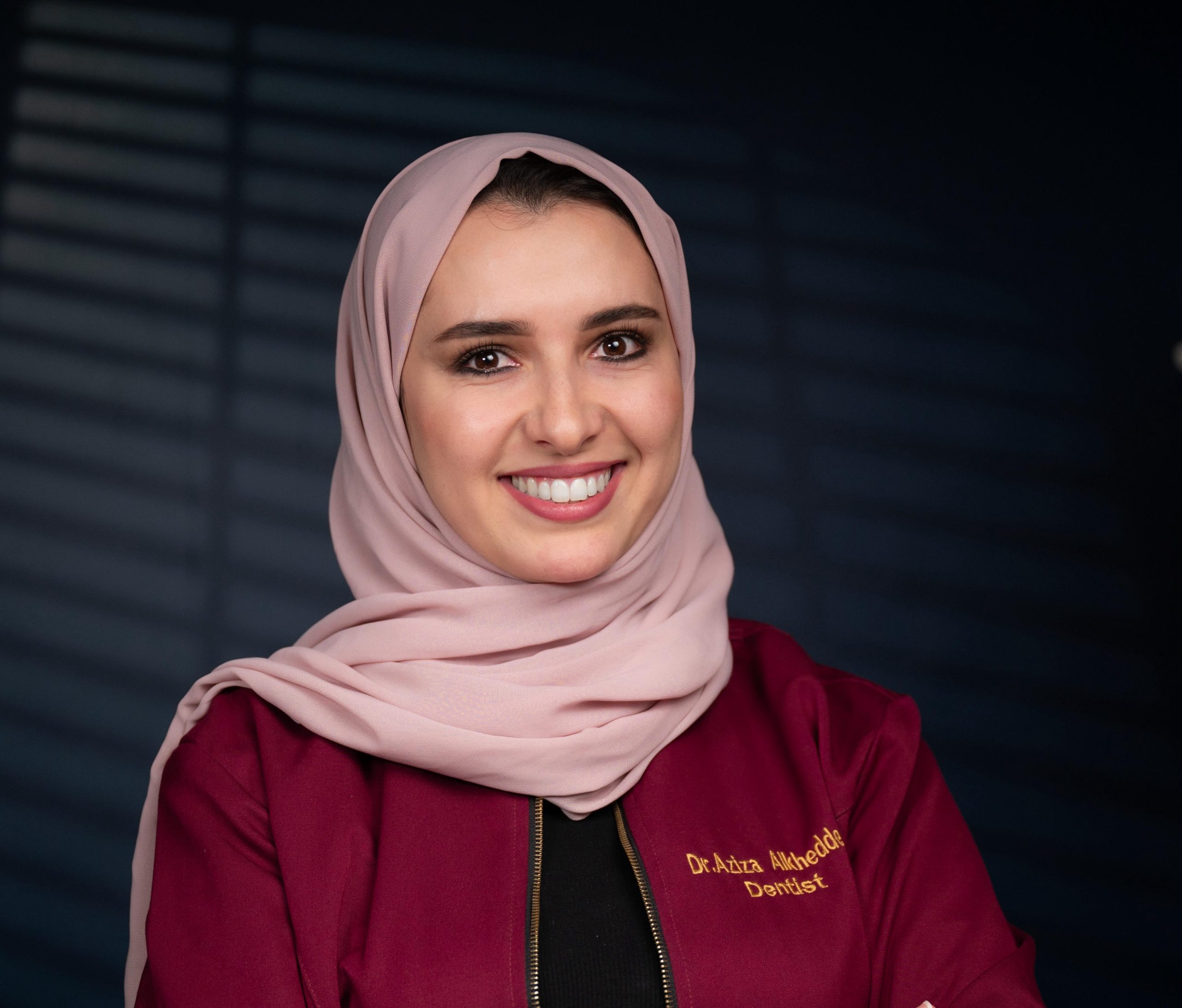 الدكتورة عزيزة الخضر ابتسامة التيك توك”.. هوس التجميل يهدد جمال الابتسامة الطبيعية 1 0 82 scaled