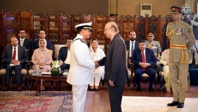 الرئيس الباكستاني يمنح رئيس أركان القوات البحرية السعودي وسام الامتياز العسكري 4 0 83