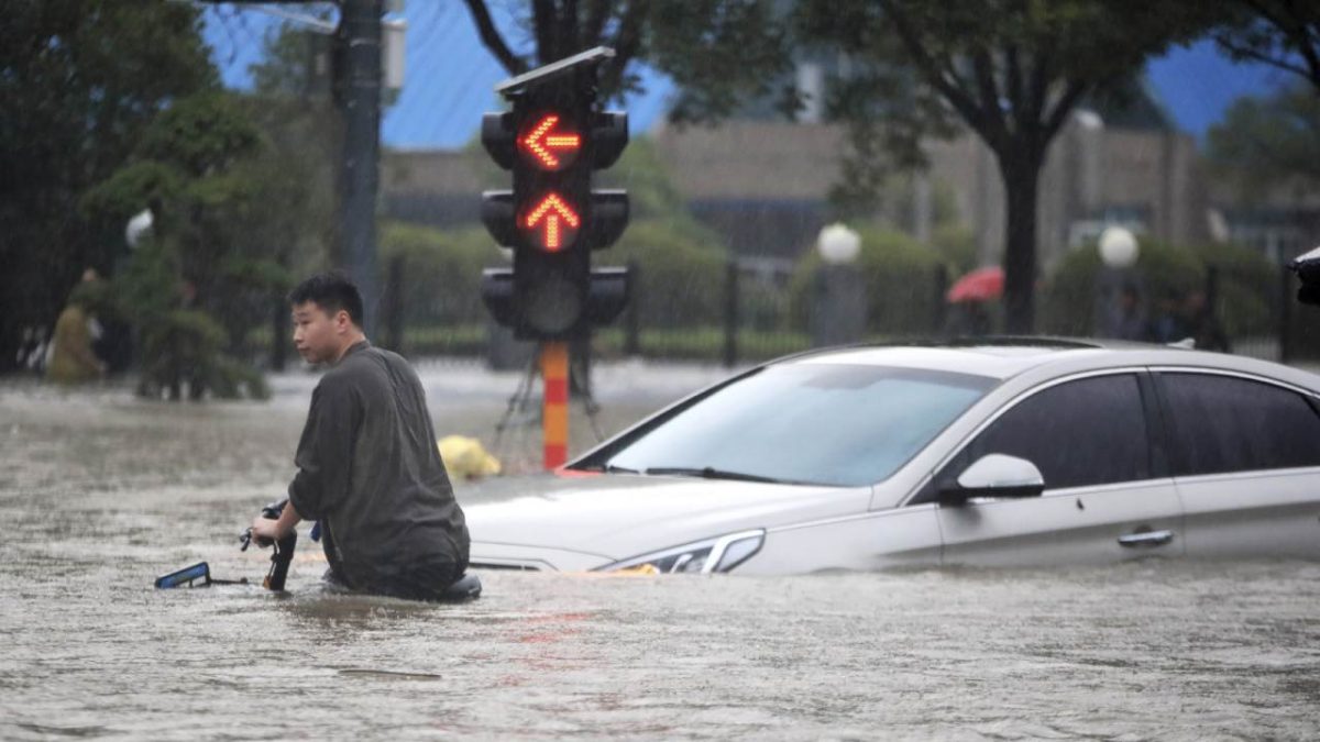 أمطار قياسية تضرب شمال الصين: باودينغ تشهد منسوب عام كامل في أيام وتُجبر الآلاف على النزوح 1 0 92