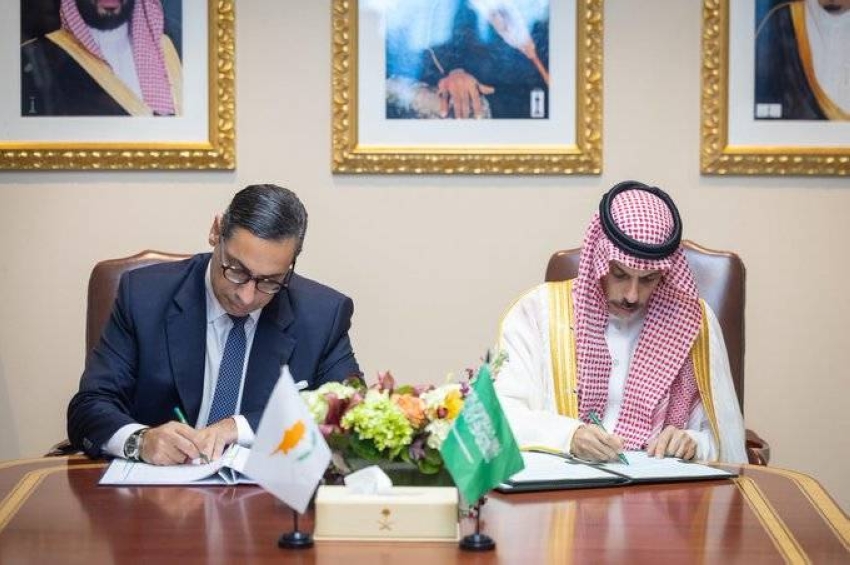 وزير الخارجية يوقع اتفاقية عامة للتعاون مع نظيره القبرصي 1 1 112