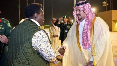 نائبة رئيس أوغندا تصل الرياض وفي مقدمة مستقبليها نائب أمير المنطقة 2 1 201