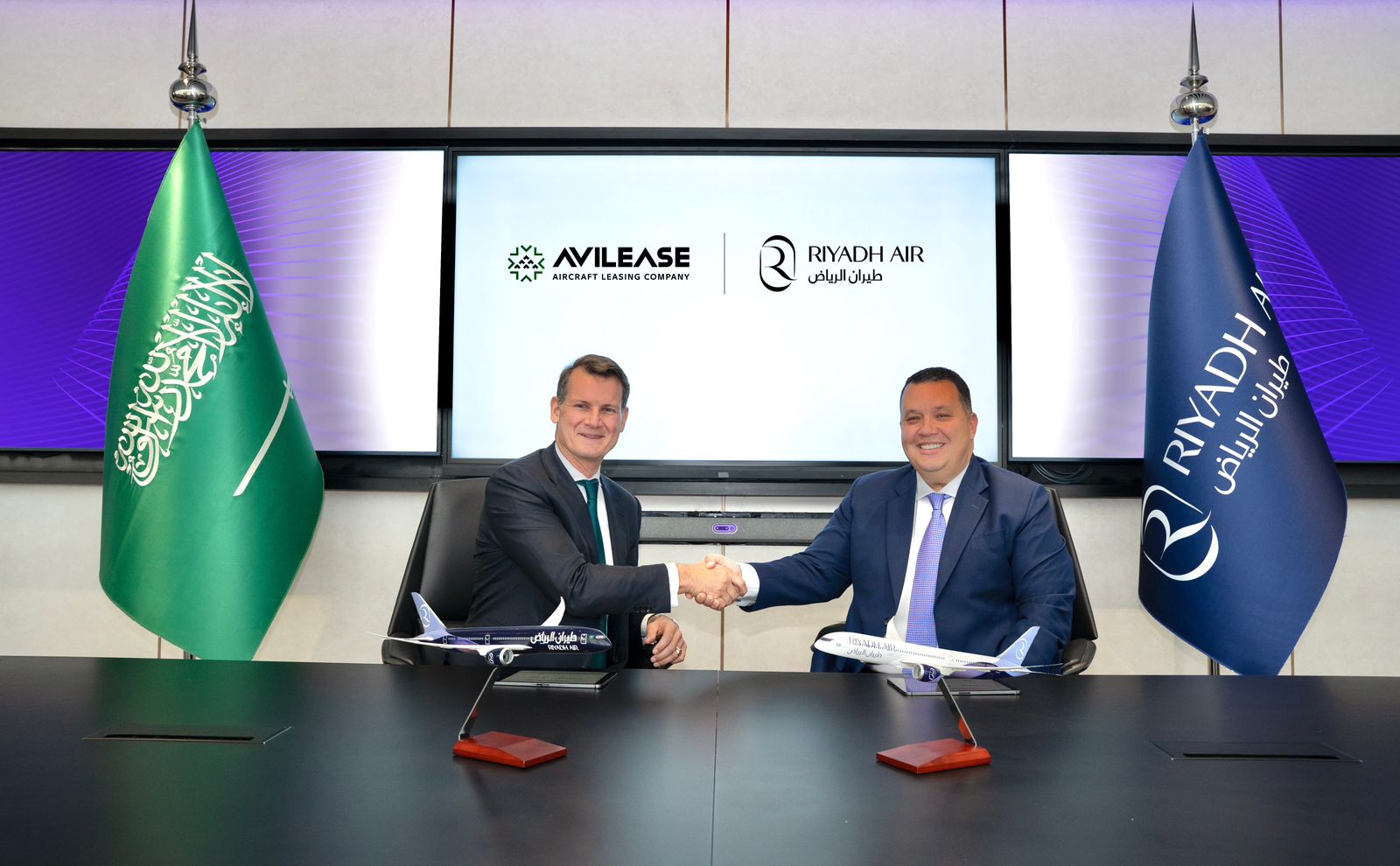 طيران الرياض وأفيليس يوقعان أولى اتفاقيات تأجير طائرات بوينج 787-9 دريملاينر 1 1 206