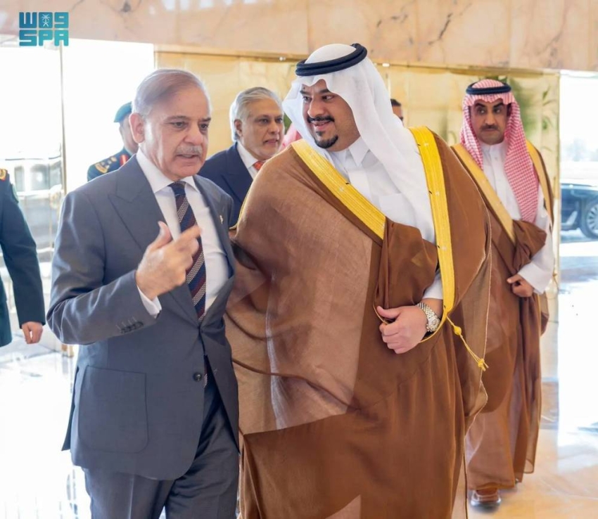 رئيس وزراء باكستان يغادر الرياض وفي مقدمة مودعيه نائب أمير المنطقة 1 1 212