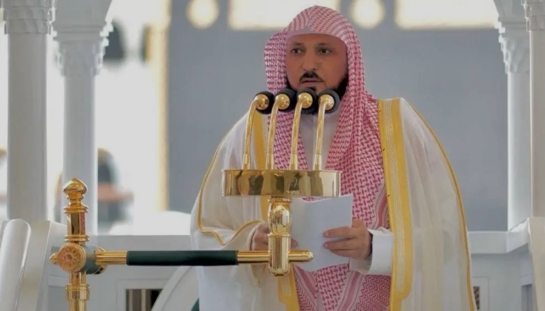 “المعيقلي” في خطبة الجمعة بالمسجد الحرام: الحياة قصيرة مهما طالت، والموفق من عاش فيها على طاعة ربه 1 1 221