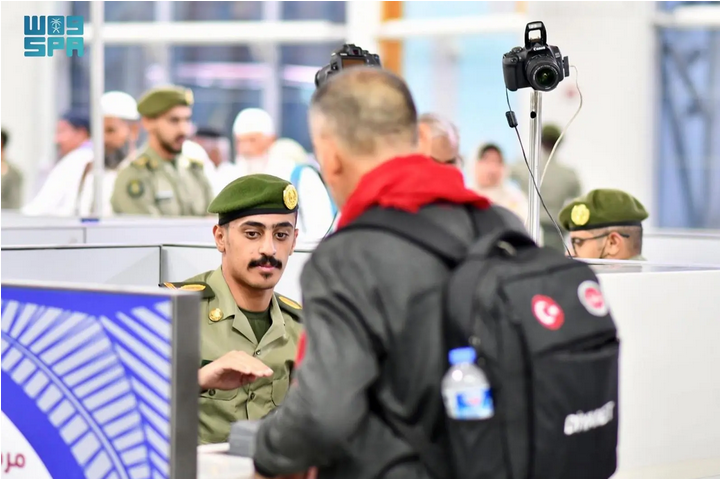 مطار المدينة يستقبل طلائع حجاج تركيا لموسم حج 1446هـ 1 1 260