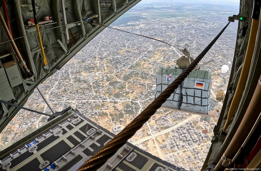 الجيش الألماني يبدأ إسقاط المساعدات جوًا على غزة 1 1 272