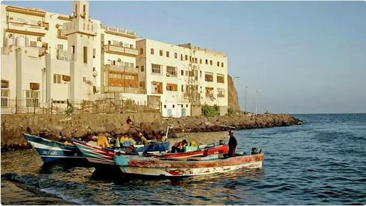 غرق قارب مهاجرين قبالة سواحل اليمن يودي بحياة 54 شخصًا وفقدان العشرات 1 1 273