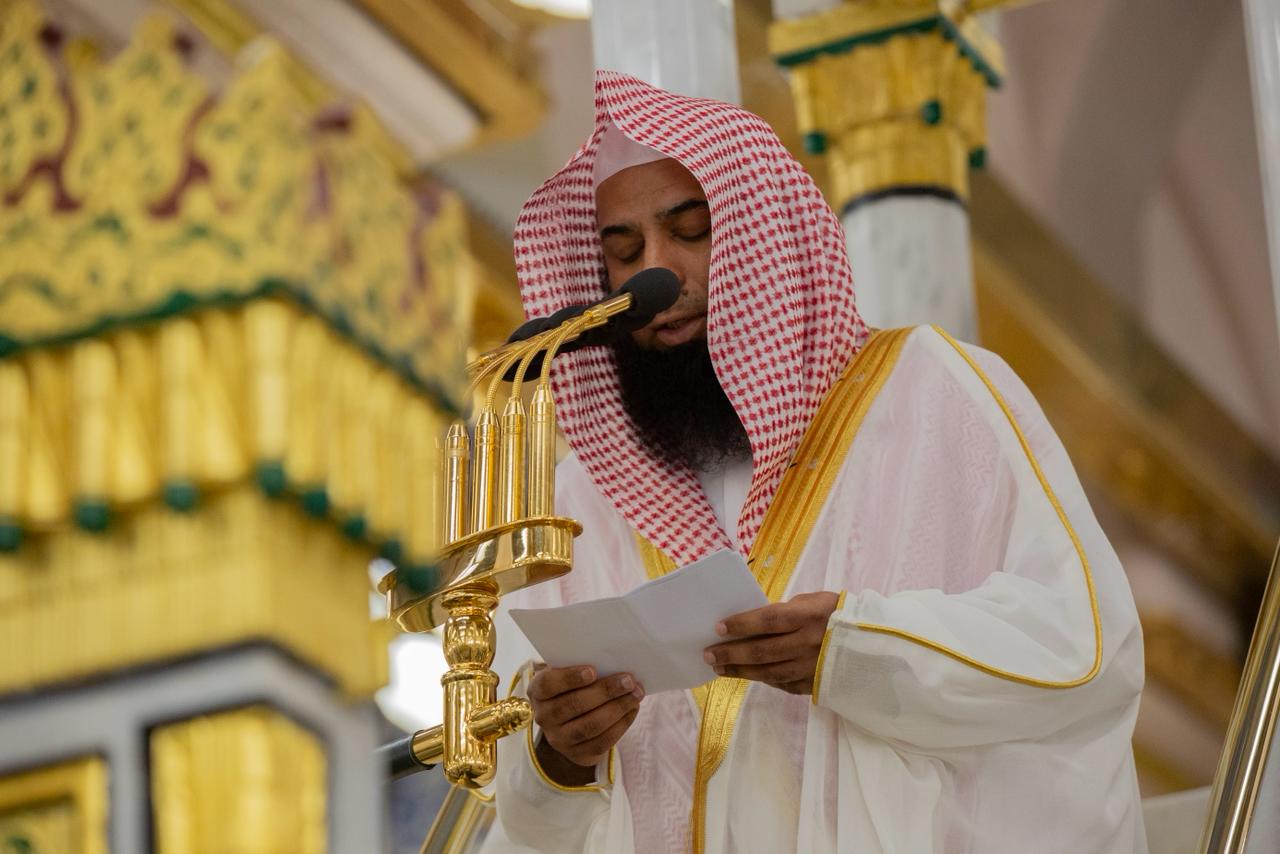 خطيب المسجد النبوي الشيخ صلاح البدير: سارعوا إلى التوبة فرحمة الله واسعة واستعدوا للآخرة بالعمل الصالح. 1 1 280