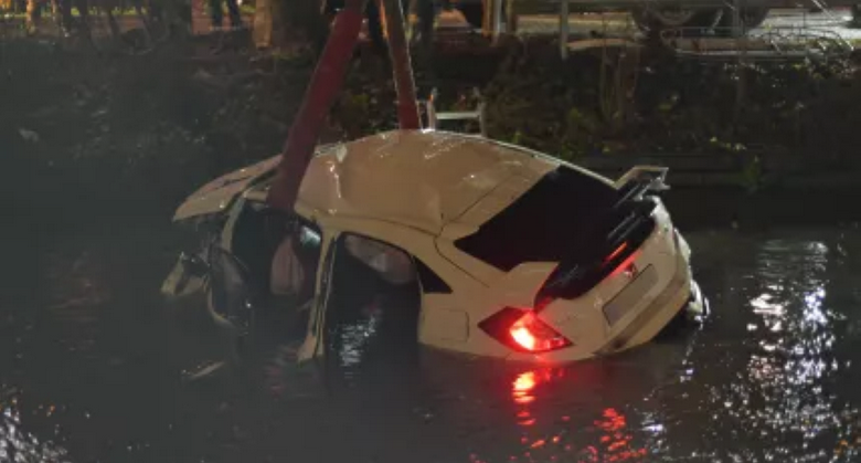 مصرع 3 أشخاص إثر سقوط سيارة في قناة مائية بألمانيا 1 1 281