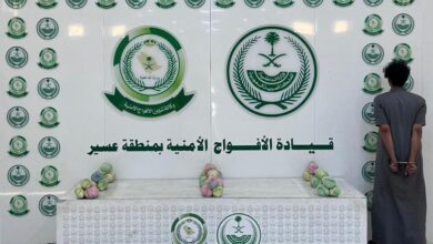 دوريات الأفواج الأمنية بعسير تقبض على شخص لترويجه (5) كيلو جرامات من نبات القات المخدر 4 1 299