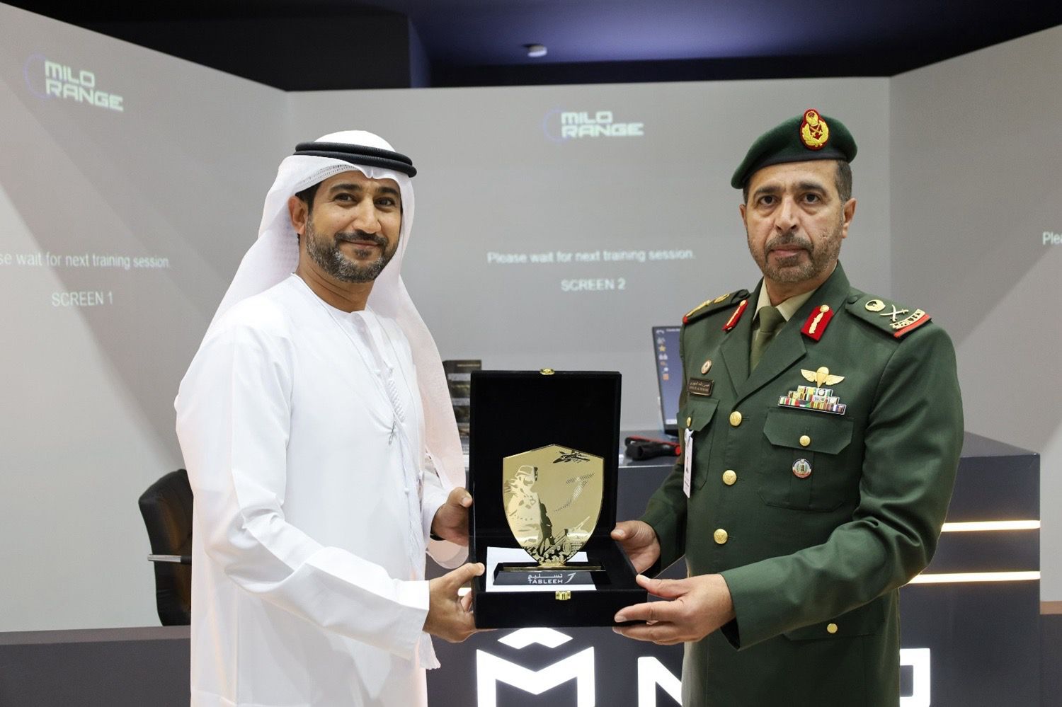 تسليح القابضة تكرّم اللواء عيسى راشد المهيري خلال معرض آيدكس 2025 1 1 3132