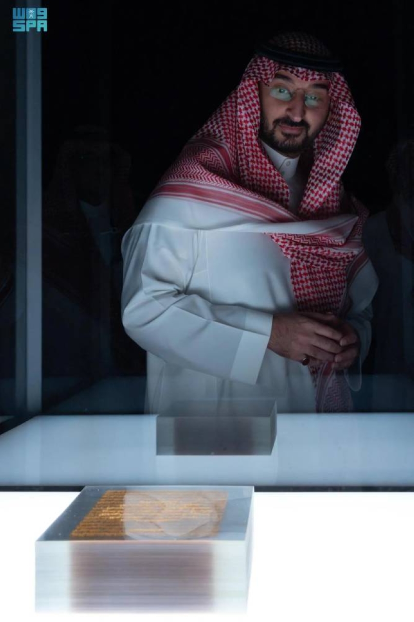 "وزير الحرس الوطني يتفقد كنوز 'بينالي الفنون الإسلامية 2025' بجدة" 1 1 3624