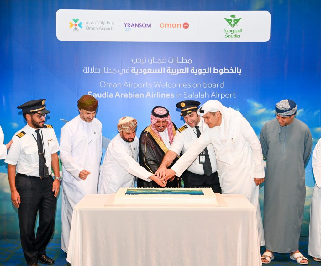 ظفار تستقبل زوارها.. انطلاق خريف صلالة 2025 وتدشين رحلات الخطوط السعودية إلى مطار صلالة 1 1 3725
