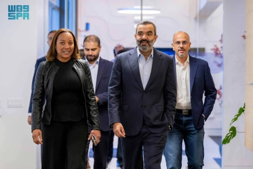 السواحه يبحث مع رئيسة (waymo) تعزيز الشراكات في القيادة الذاتية والتنقل الذكي 1 1 3839