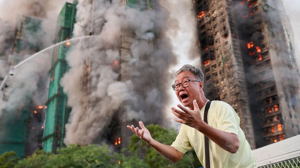 مقتل 13 شخصًا وإصابة 15 في حريق هائل بمباني سكنية في هونغ كونغ 1 1 3945