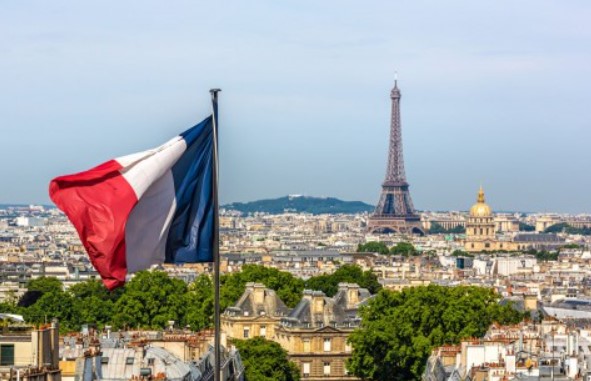 تصويت حاسم في البرلمان الفرنسي يهدد بسقوط حكومة بايرو 1 1 47