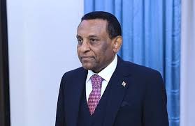 رئيس الوزراء السوداني يصل إلى المدينة المنورة 8 1 80