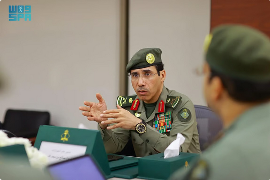 مدير عام الجوازات يرأس اجتماع اللجنة العليا لدعم التحول الرقمي وتعزيز الامتثال 1 10 132