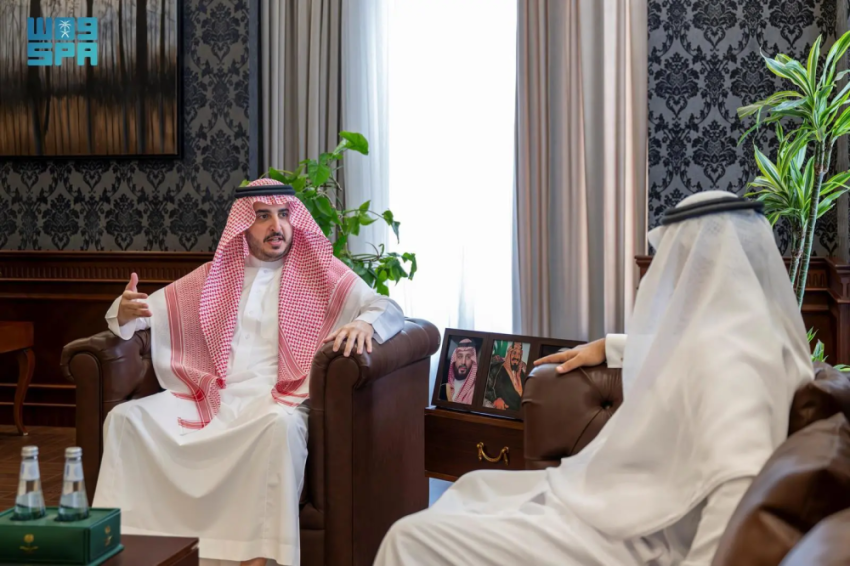 أمير الجوف يستقبل المواطن "الدرعان" صاحب مبادرة رسم أكبر جدارية بالمنطقة تجسد القيادة 1 10 87