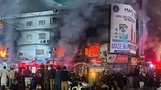 مأساة كراتشي.. ارتفاع حصيلة ضحايا حريق "غول بلازا" إلى 60 قتيلاً وعشرات المفقودين 1 11 118