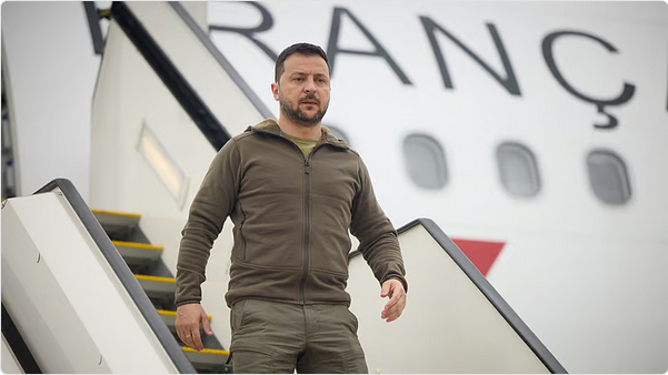 الرئيس الأوكراني يصل إلى مطار جدة 1 11 77