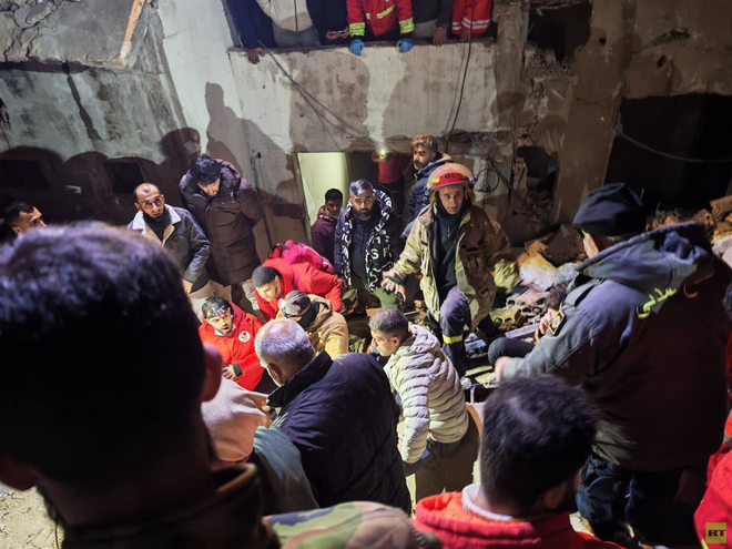 لبنان: إنقاذ طفلة من تحت أنقاض مبنى منهار في طرابلس وعمليات البحث مستمرة 1 15 11