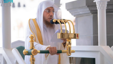 خطيب المسجد الحرام: المجالسة الرقمية "خطر صامت" والأسرة حصن النشء الأول 6 19 22