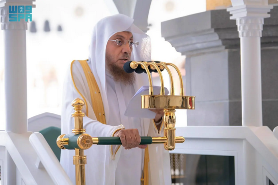 خطيب المسجد الحرام: المجالسة الرقمية "خطر صامت" والأسرة حصن النشء الأول 1 19 22