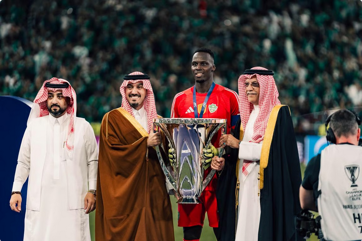المسحل يهنئ القيادة بتتويج الأهلي بلقب دوري أبطال آسيا للنخبة 2025-2026 1 22 2 7