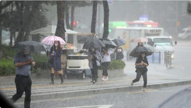 أمطار تاريخية تضرب كوريا الجنوبية: حالة وفاة وتشريد المئات وتوقف الحياة في العاصمة 3 22 94