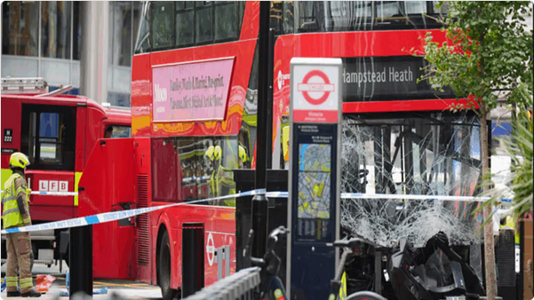 حادث حافلة في لندن: إصابة عدة أشخاص قرب محطة فيكتوريا 1 22 97